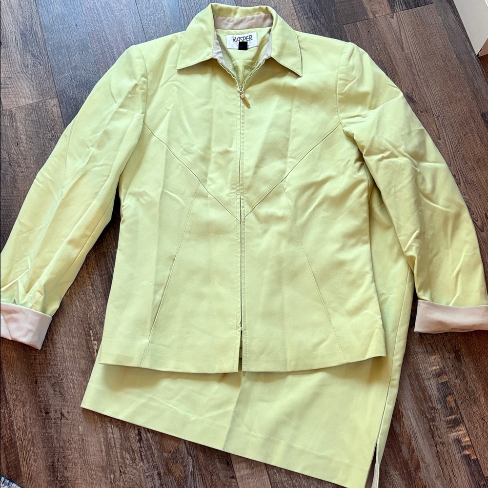Preowned 2 Piece Skirtsuit by Kasper A.S.L. Petite. Sz 6 Long Sleeves;